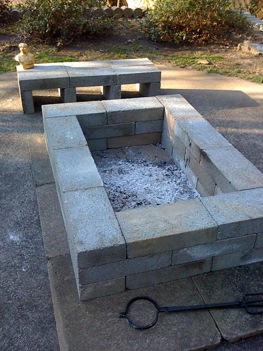Simple Cinder Block Fire Pit
 Attachment Prone DIY Fire Pit
