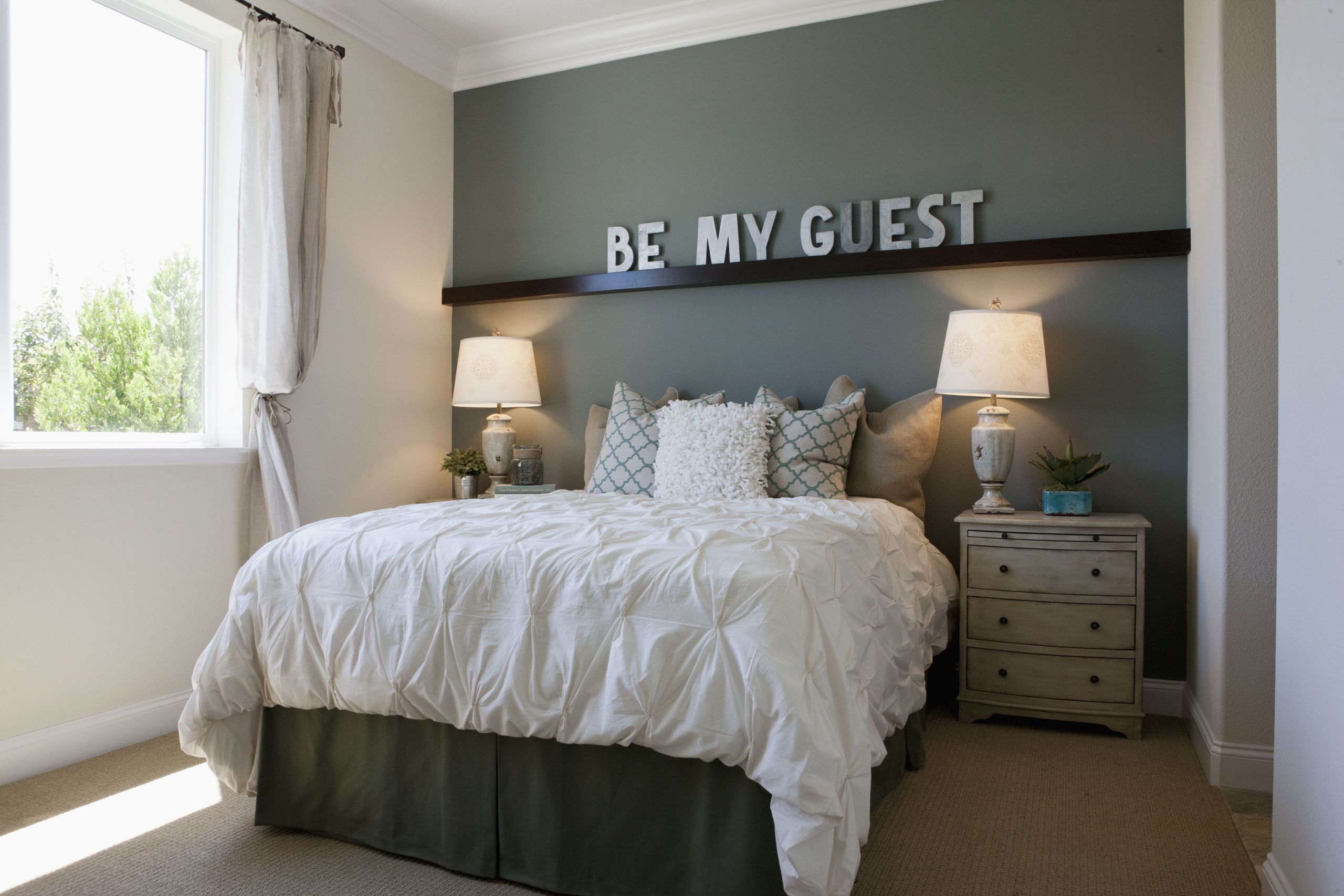 Small Guest Bedroom Ideas
 18 Tips to Make Your Guest Room Feel Like Home