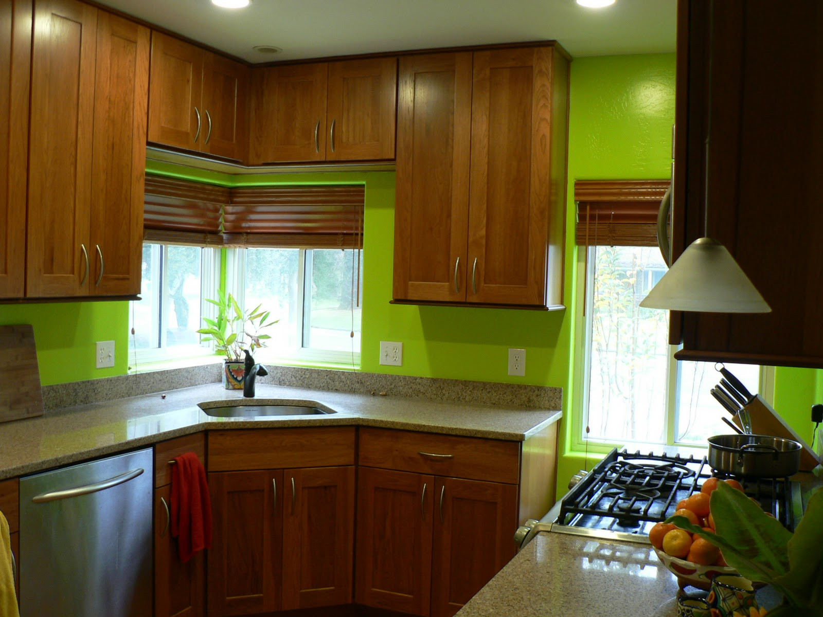 Small Kitchen Color Schemes
 5 Bright Colors for Kitchen