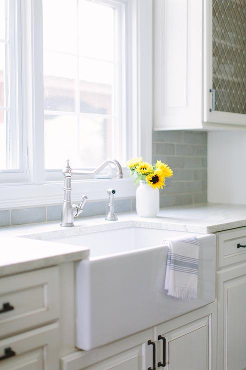 Small Kitchen Sink
 Small farmhouse Kitchen Sink and Vintage Faucet