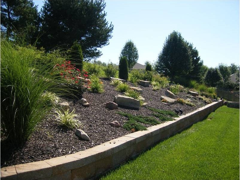 Small Sloped Backyard Ideas
 Digging These Remarkable Landscaping Ideas for Hilly