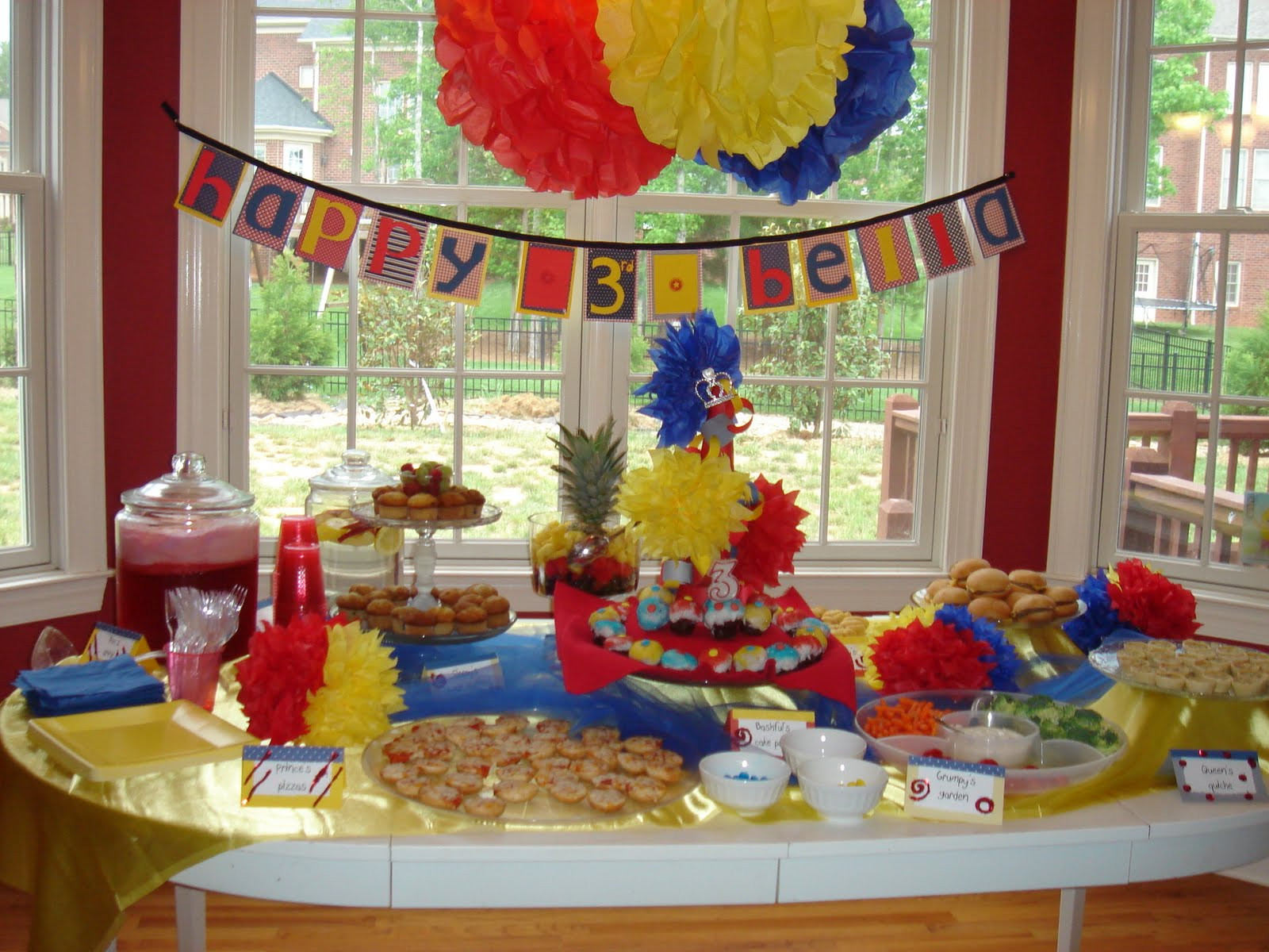 Snow White Party Ideas Food
 Everyday is a "Hollyday" Snow White Party