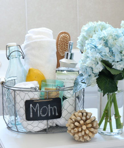 Spa Basket Gift Ideas
 7 DIY Spa Gifts for Mom