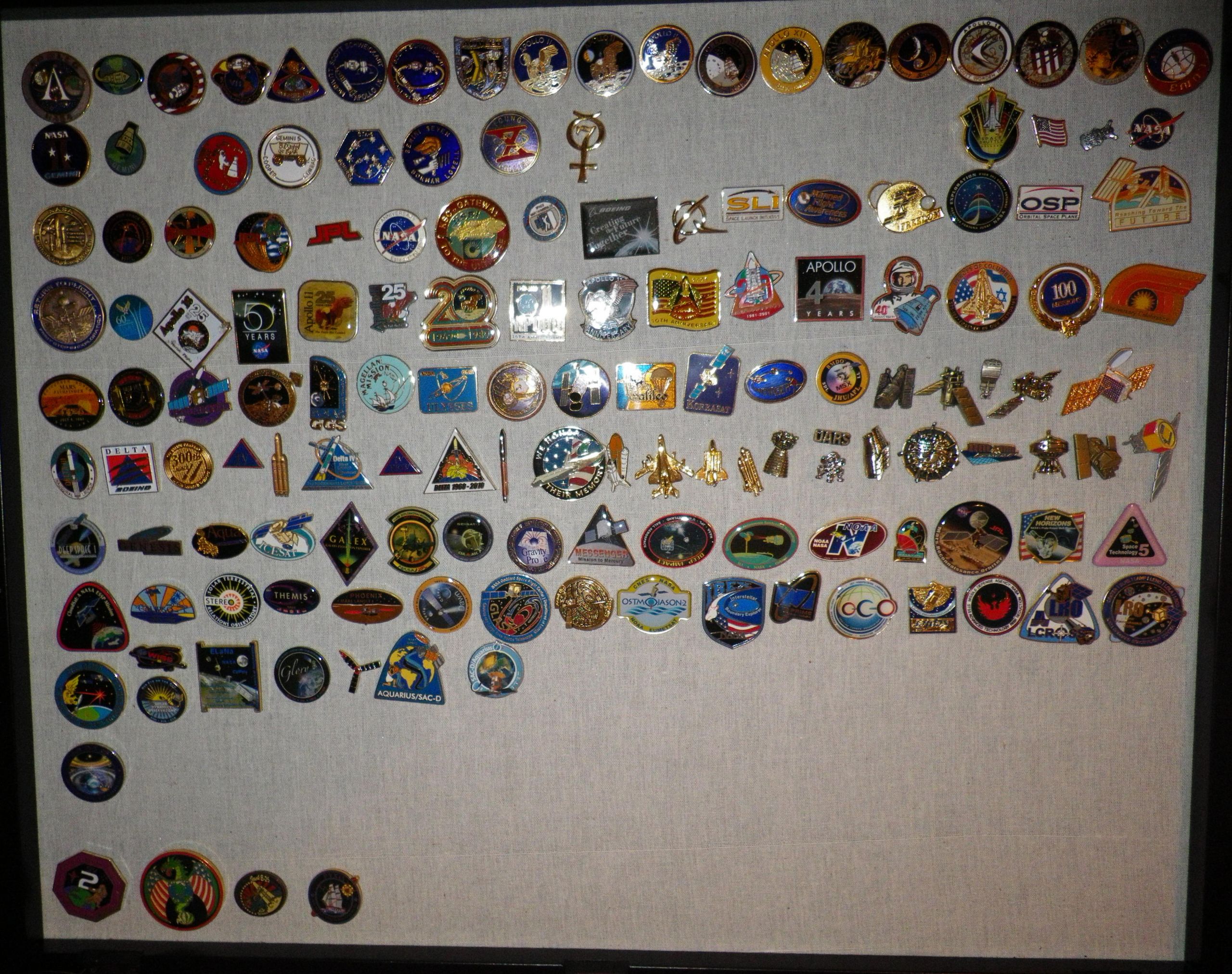 Space Pins
 Unmanned missions lapel pins and buttons collectSPACE