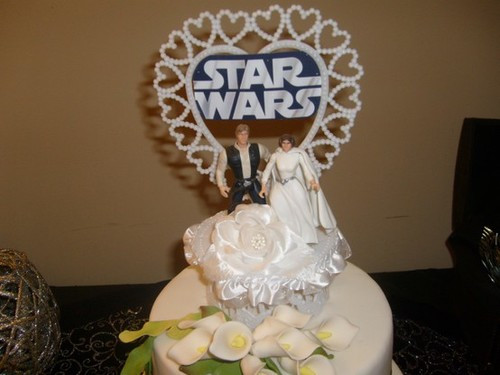 Star Wars Wedding Cake Topper
 7 Quirky Wedding Cake Toppers