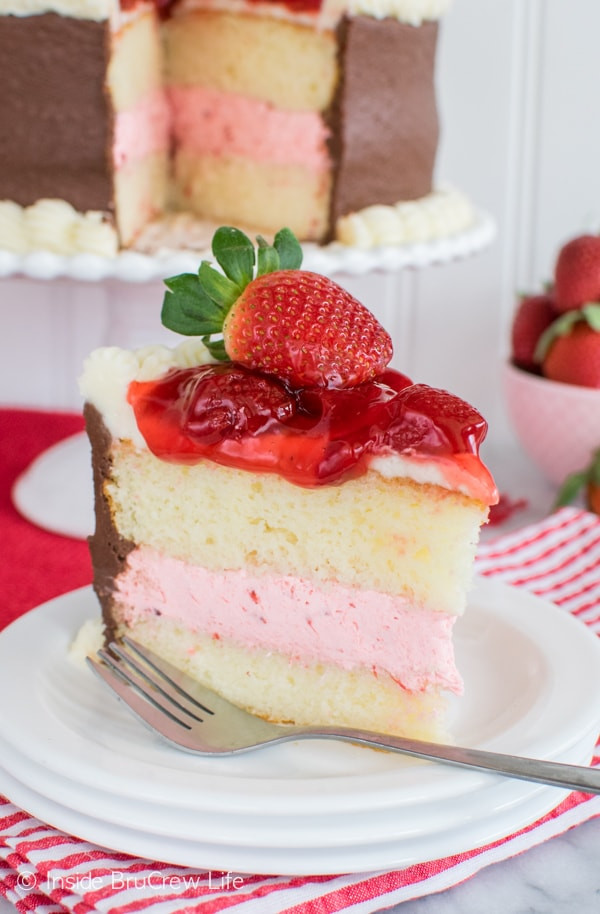 Strawberry Cake Filling
 Strawberry Mousse Cake Inside BruCrew Life