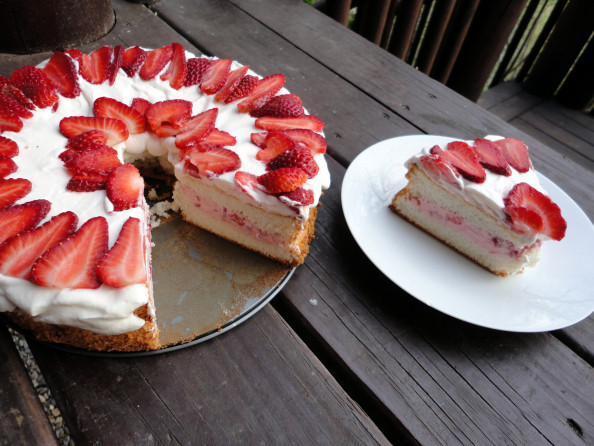 Strawberry Cake Filling
 Angel Food Cake with Strawberry Cream Cheese Filling