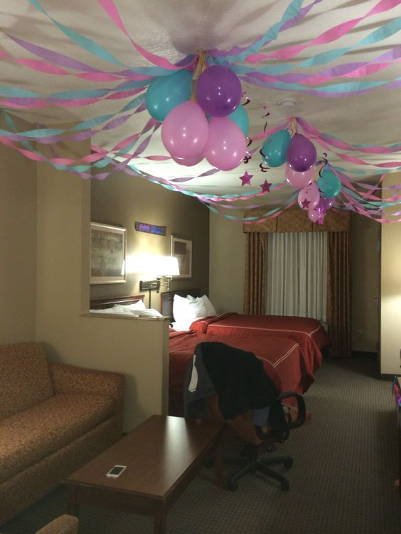 Streamer Decoration Ideas For Birthday Party
 Birthday party in a hotel room invertedballons