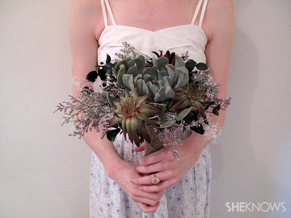 Succulent Wedding Bouquet DIY
 DIY succulent wedding bouquet