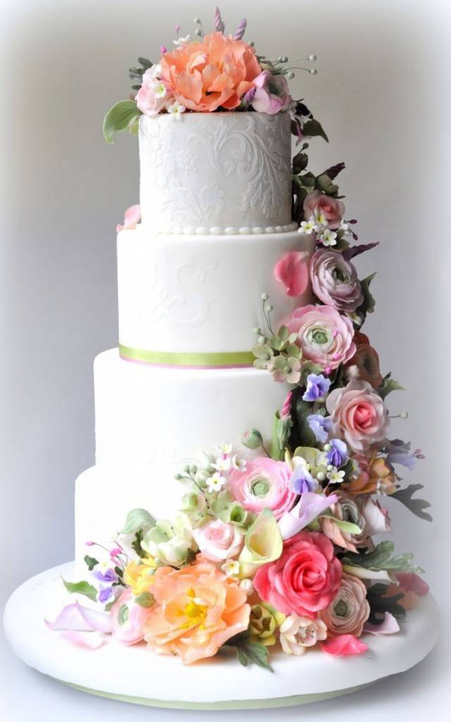 Sugar Flowers For Wedding Cakes
 5 Stunning Wedding Cakes with Sugar Flowers That Look Real