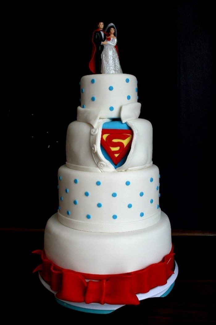 Superman Wedding Cakes
 20 Outrageous Wedding Cakes That Are Geeky Sweet