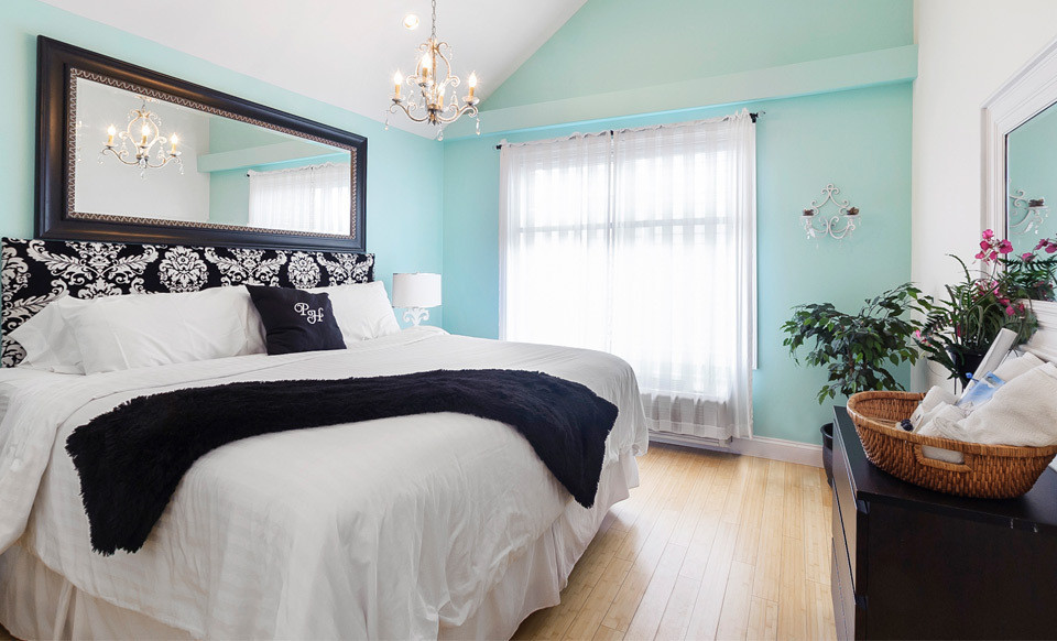 Teal Accent Wall Bedroom
 Teal and Damask bedroom This color walls or an accent