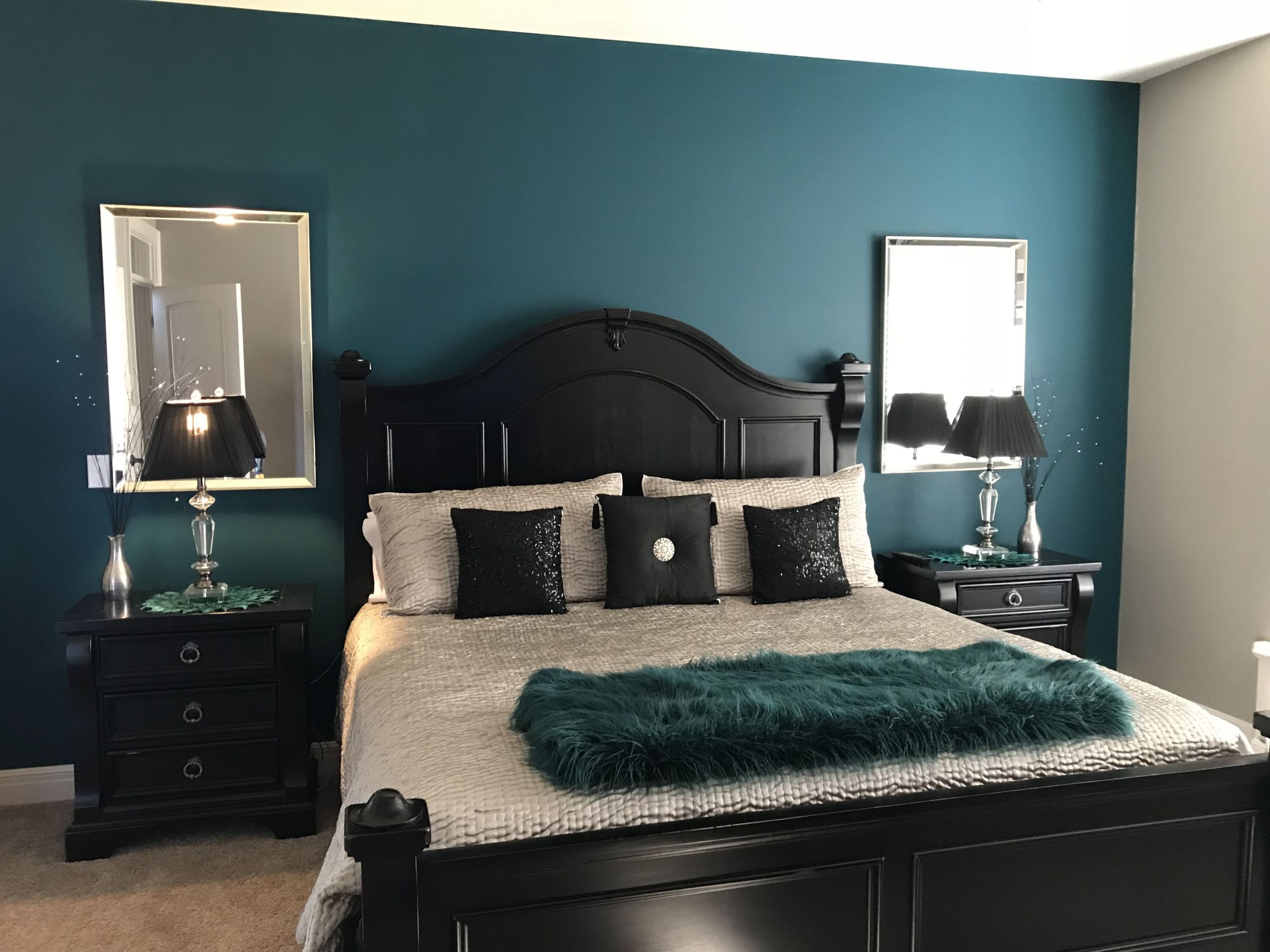 Teal Accent Wall Bedroom
 Dramatic accent wall in master bedroom Love the teal