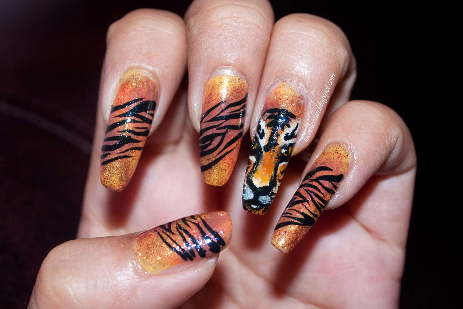 Рисунок тигровый на ногтях фото