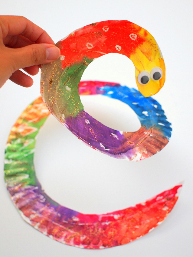 Toddler Arts And Craft Projects
 Easy and Colorful Paper Plate Snakes