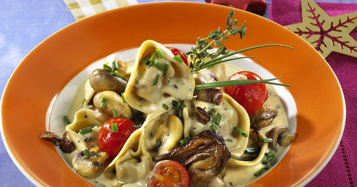 Tortellini Sauces Recipes
 Tortellini with Creamy Mushroom Sauce