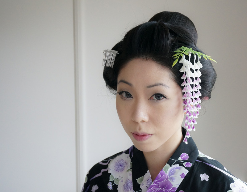 Traditional Japanese Hairstyles Female
 Traditional Japanese Hairstyle with Kanzashi by