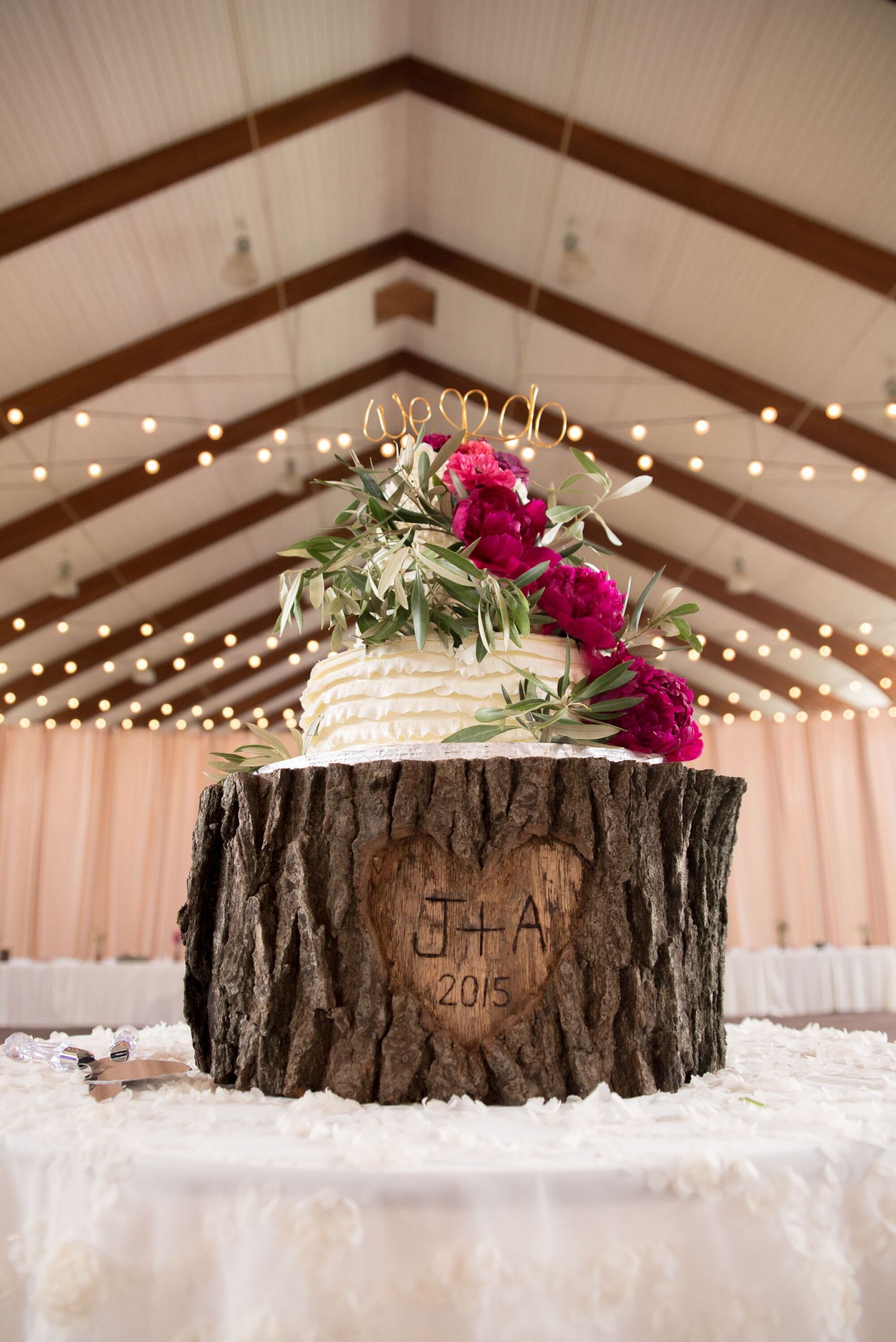 Tree Stump Wedding Cake
 Personalized Tree Trunk Wedding Cake Stand