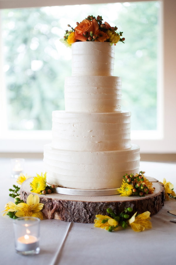 Tree Stump Wedding Cake
 18 Rustic Wood Tree Slice Wedding Cake Base or Cupcake