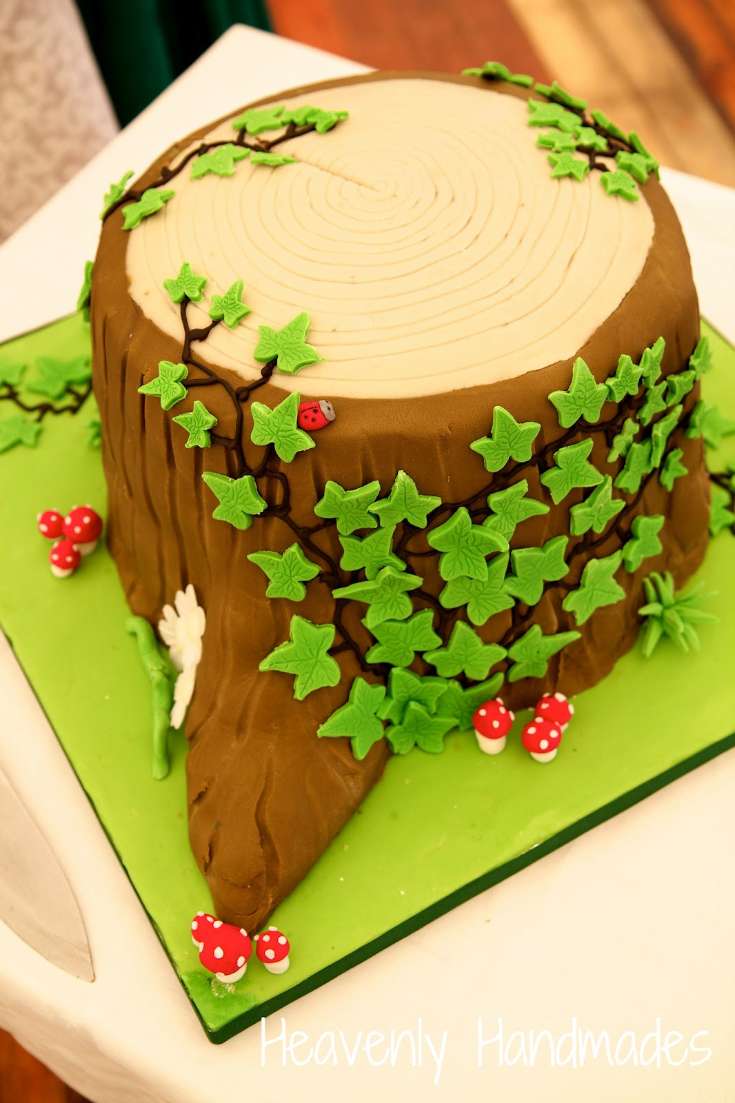 Tree Stump Wedding Cake
 Woodland Wonderland Tree Stump Wedding Cake Heavenly