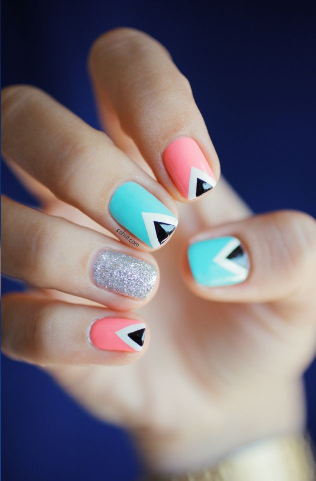 Triangle Nail Designs
 Evolution d’un nail art suivant votre degré de patience
