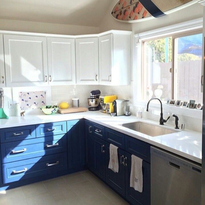 Two Colored Kitchen Cabinets
 20 Kitchens With Stylish Two Tone Cabinets