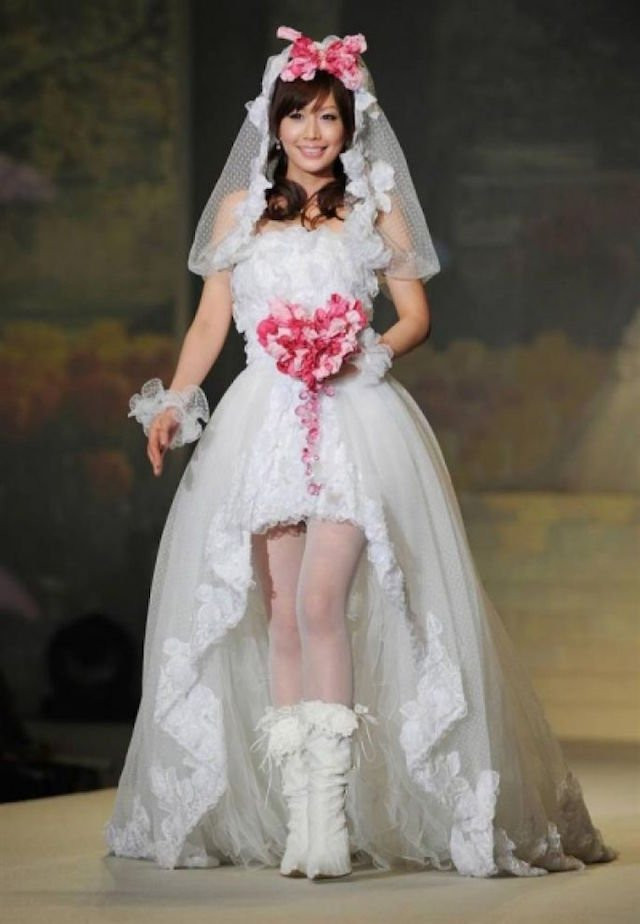 Ugly Wedding Gowns
 These 80 Horrible Wedding Dresses Would Ruin Any Big Day