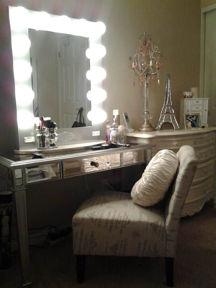 Vanity Girl Hollywood Mirror DIY
 Ideas for Making your Own Vanity Mirror with Lights DIY