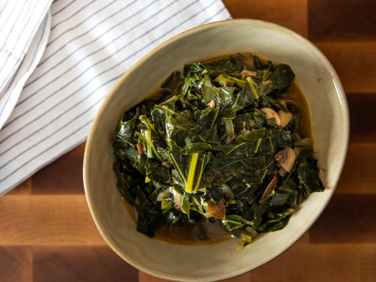 Vegetarian Collard Greens Recipes
 How to Make Rich and Smoky Collard Greens With or Without