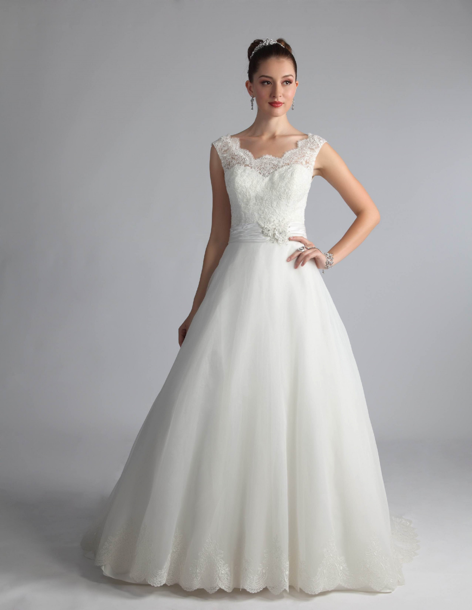 Venus Wedding Dresses
 Venus Bridal QT4606 Preowned Wedding Dress on Sale f