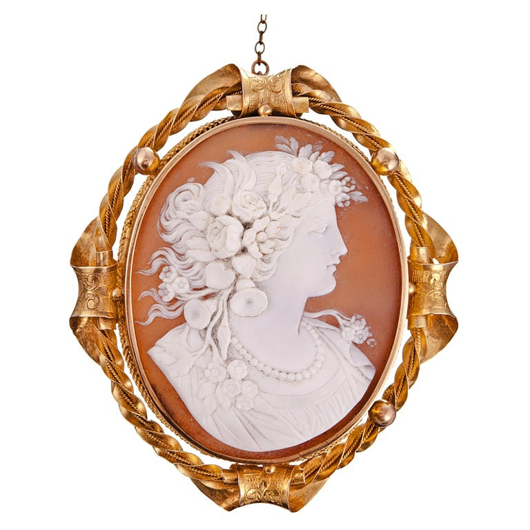 Victorian Brooches
 Victorian Cameo Brooch at 1stdibs