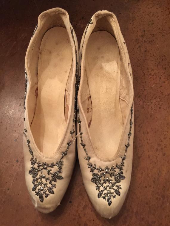 Victorian Wedding Shoes
 Beautiful Antique Victorian Ivory Silk Wedding shoes