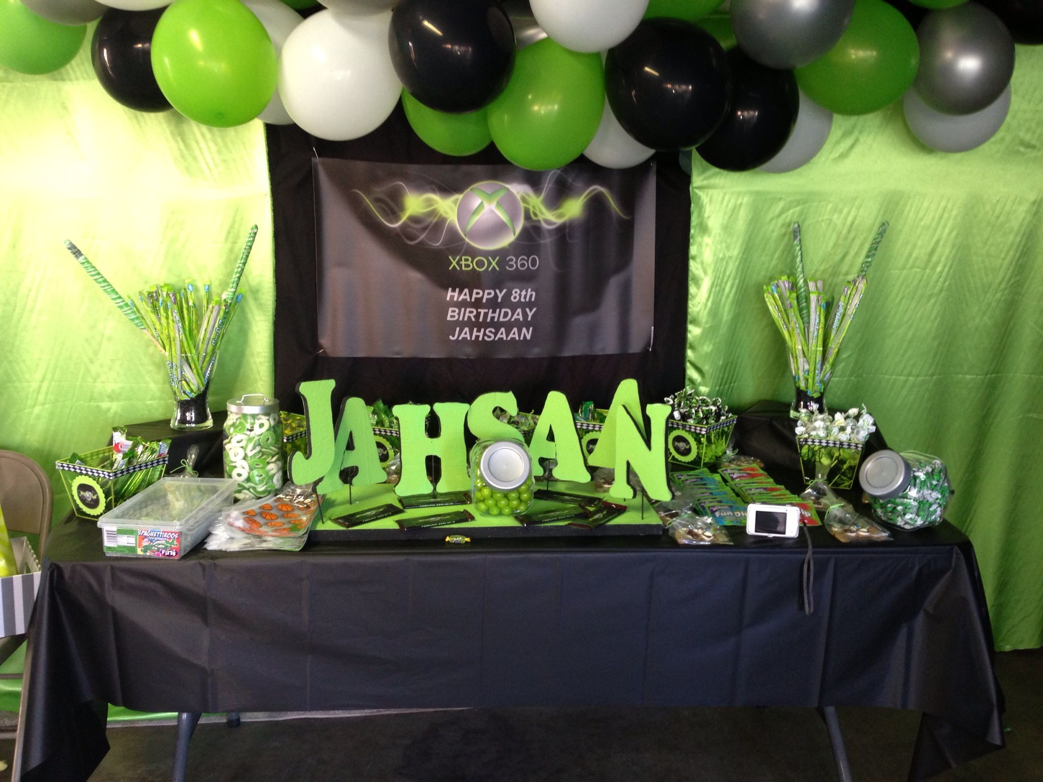 Video Game Birthday Party Ideas
 XBox party This looks so cool