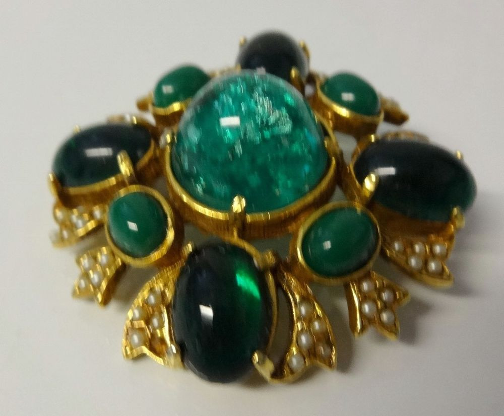 Vintage Pins
 Vintage Signed ART Emerald Green Cabochon Rhinestone Seed