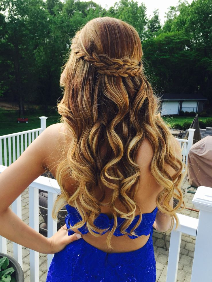 Wavy Hairstyles For Prom
 Simply Adorable Prom Hairstyles 2017