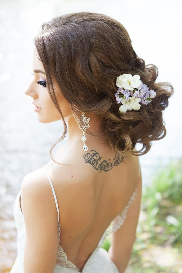 Wavy Wedding Hairstyle
 Wedding Hairstyles for a Gorgeous Wavy Look MODwedding