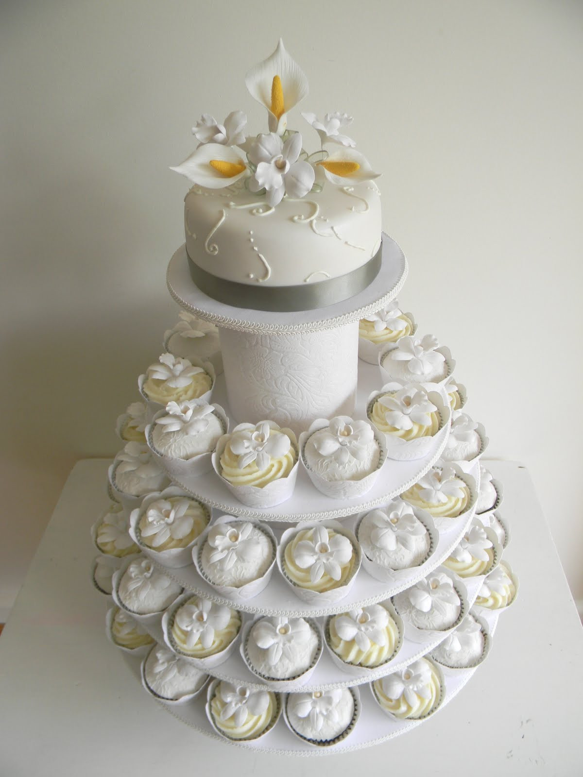 Wedding Cake Cupcake
 Just call me Martha Celia & Istvan s wedding cake & cupcakes