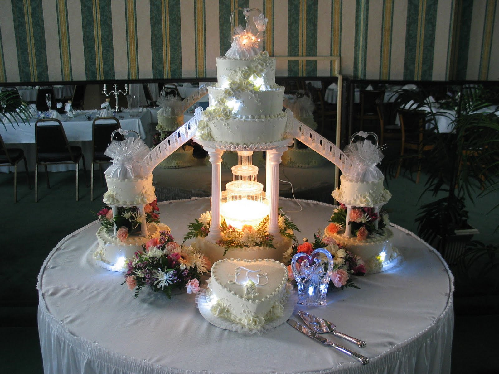 Wedding Cake With Fountain
 Wedding Cakes With Fountain And Stairs