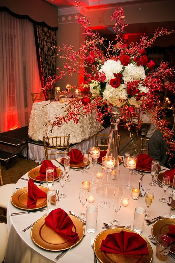Wedding Decorations Red And White
 A Glamorous Red and White Beach Wedding in Florida