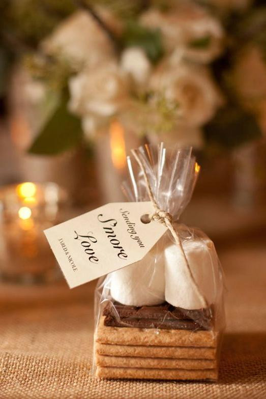 Wedding Favor Ideas Pinterest
 18 Edible Wedding Favors Your Guests Will Gobble Up