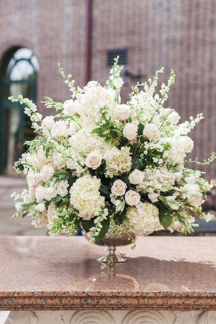 Wedding Flower Arrangement Ideas
 New York Wedding Celebrates Elegance