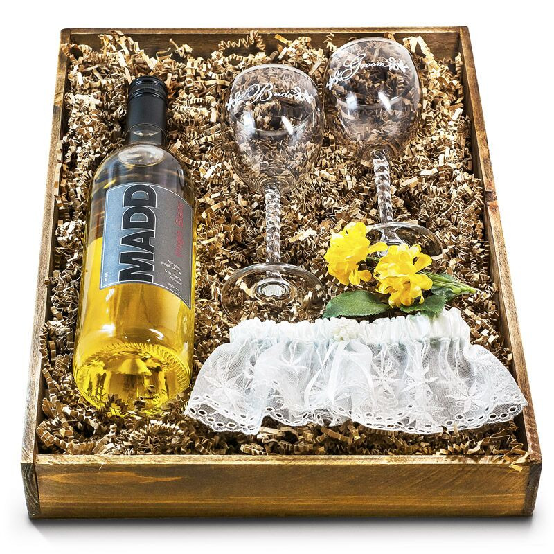 Wedding Gift Basket Ideas For Bride And Groom
 Bride and Groom Wedding Wine Gift Set Canada