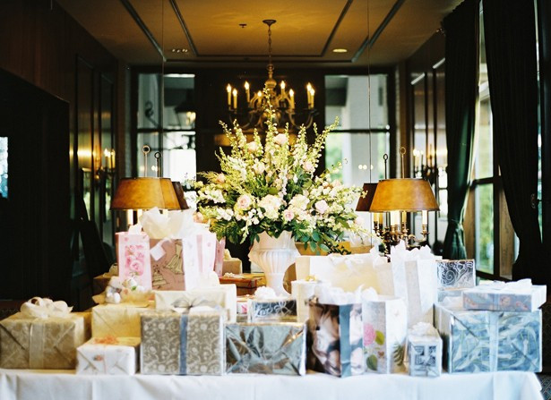 Wedding Gift Table Decoration Ideas
 7 Hot Wedding Gift Trends of 2013