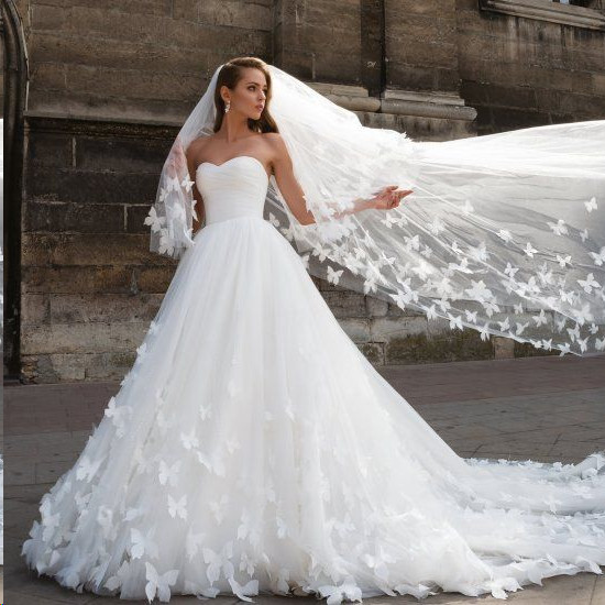 Wedding Gowns Pictures
 Beautiful Wedding Dresses with Long Train Sweetheart