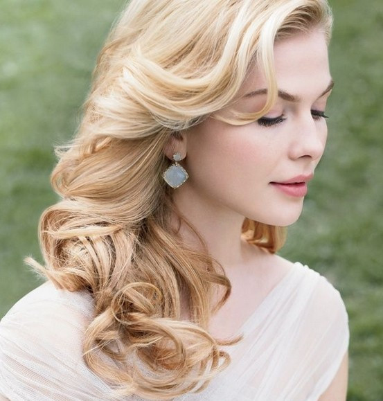 Wedding Hairstyle Curls
 35 Wedding Hairstyles Discover Next Year’s Top Trends for
