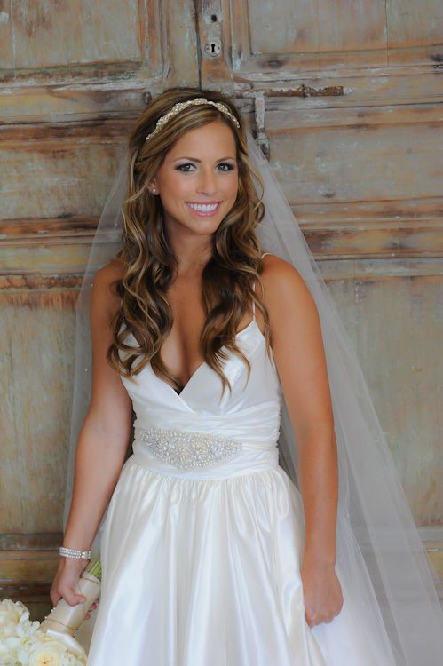 Wedding Hairstyles Down With Veil
 Such a pretty hair half up look with headband and natural