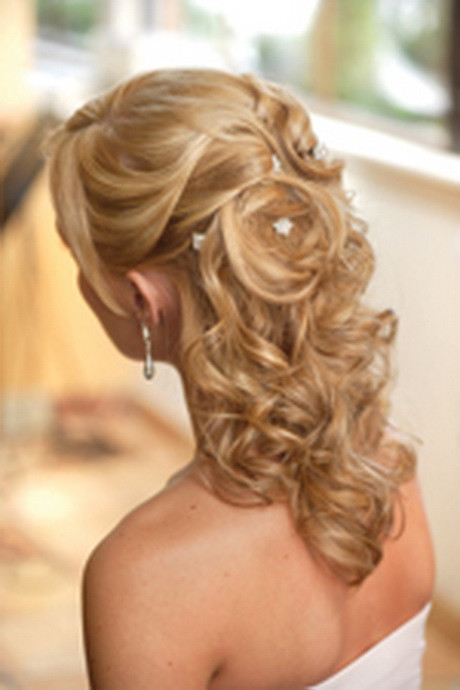 Wedding Hairstyles For Long Curly Hair Half Up Half Down
 Half up curly wedding hairstyles