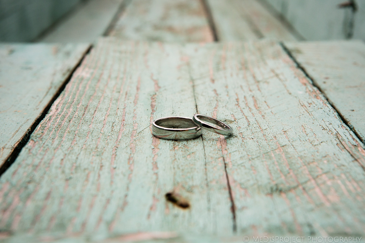 What Do Wedding Rings Symbolize
 The symbolism of wedding rings in history