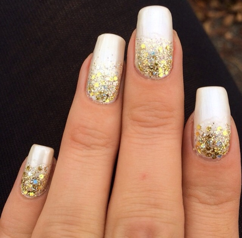 White And Gold Glitter Nails
 65 Most Beautiful Glitter Nail Art Designs