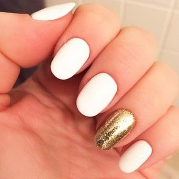 White And Gold Glitter Nails
 35 Elegant and Amazing White and Gold Nail Art Designs